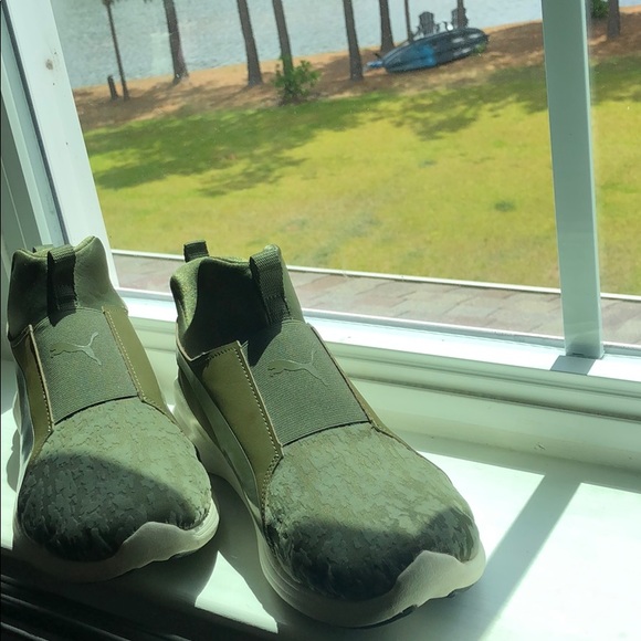 Puma shoes size 9 in woman’s - Picture 3 of 9